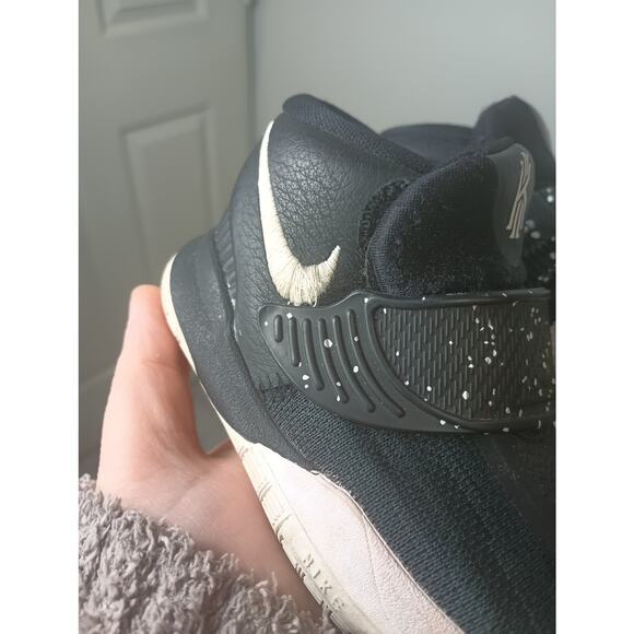 Nike Kyrie 6 Black White Toddler Sneaker Shoe Size 6C - Picture 3 of 8